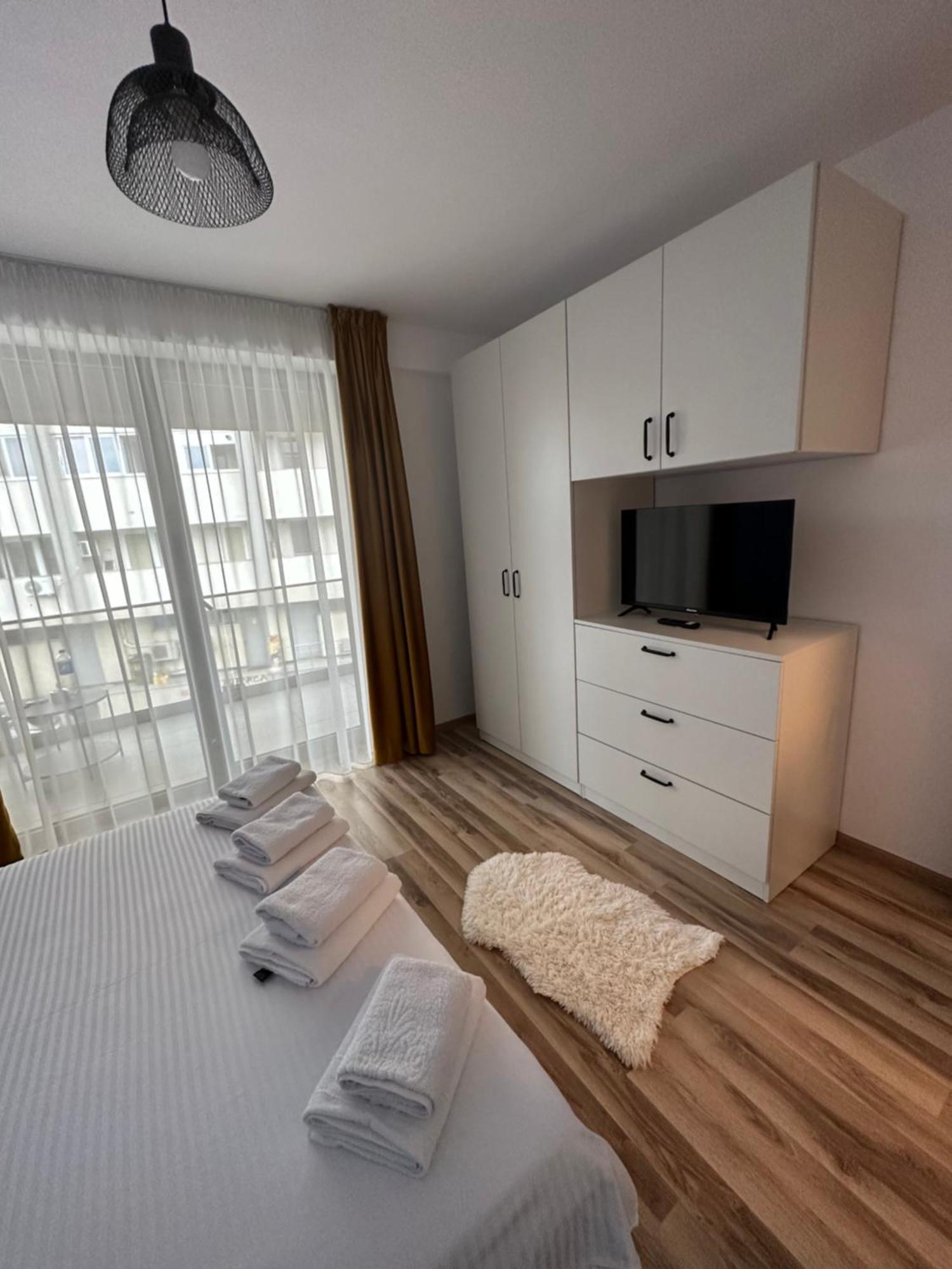 Escape Lounge Apartment Craiova Exterior photo
